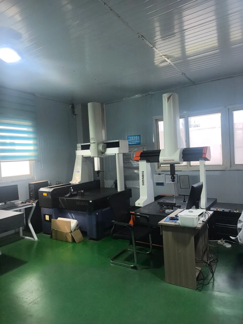 Two bridge-type coordinate measuring machines in the inspection room