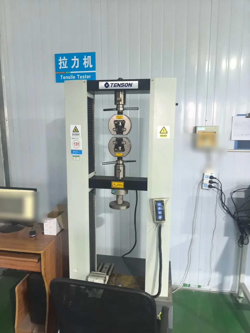 A tensile testing machine with upper and lower specimen grips